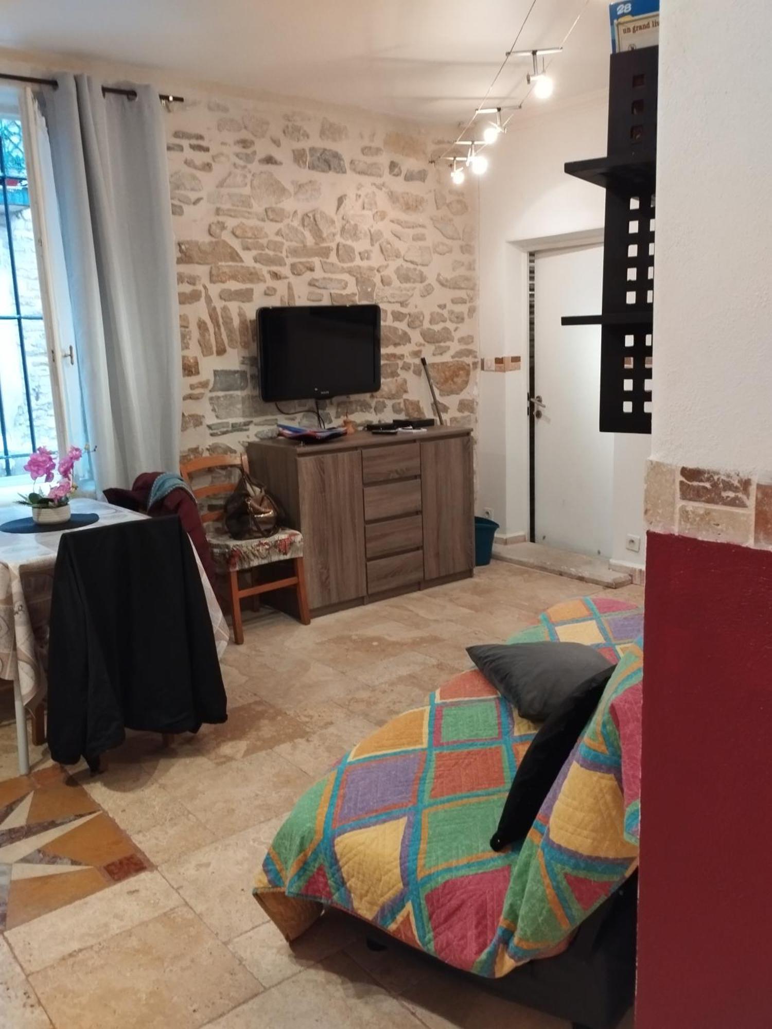 Tres Bel Appartement Cosy Et Chaleureux A Nîmes Exterior foto